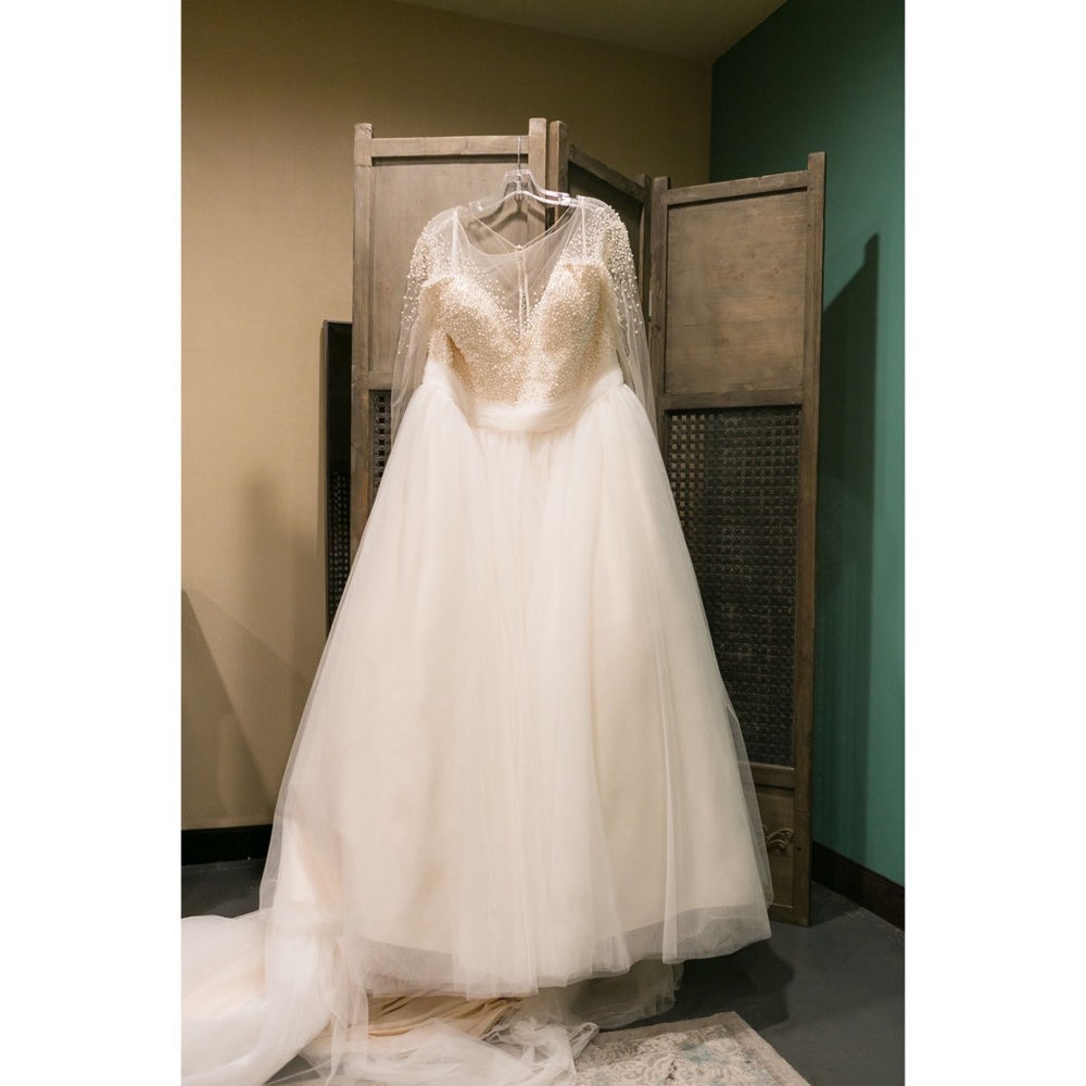 Strut Bridal Plus Size Wedding Dress